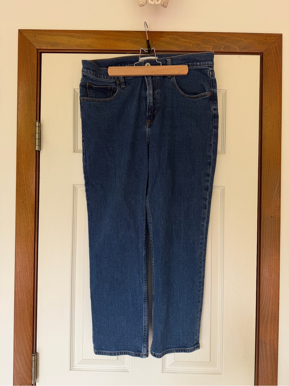 Abercrombie & Fitch Ultra High-Rise Ankle Straight Jeans in Dark Wash